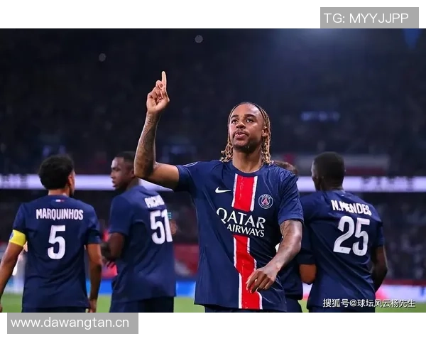 激情四溢的巴黎足球比赛盛宴展现球迷热情与球队实力的巅峰对决